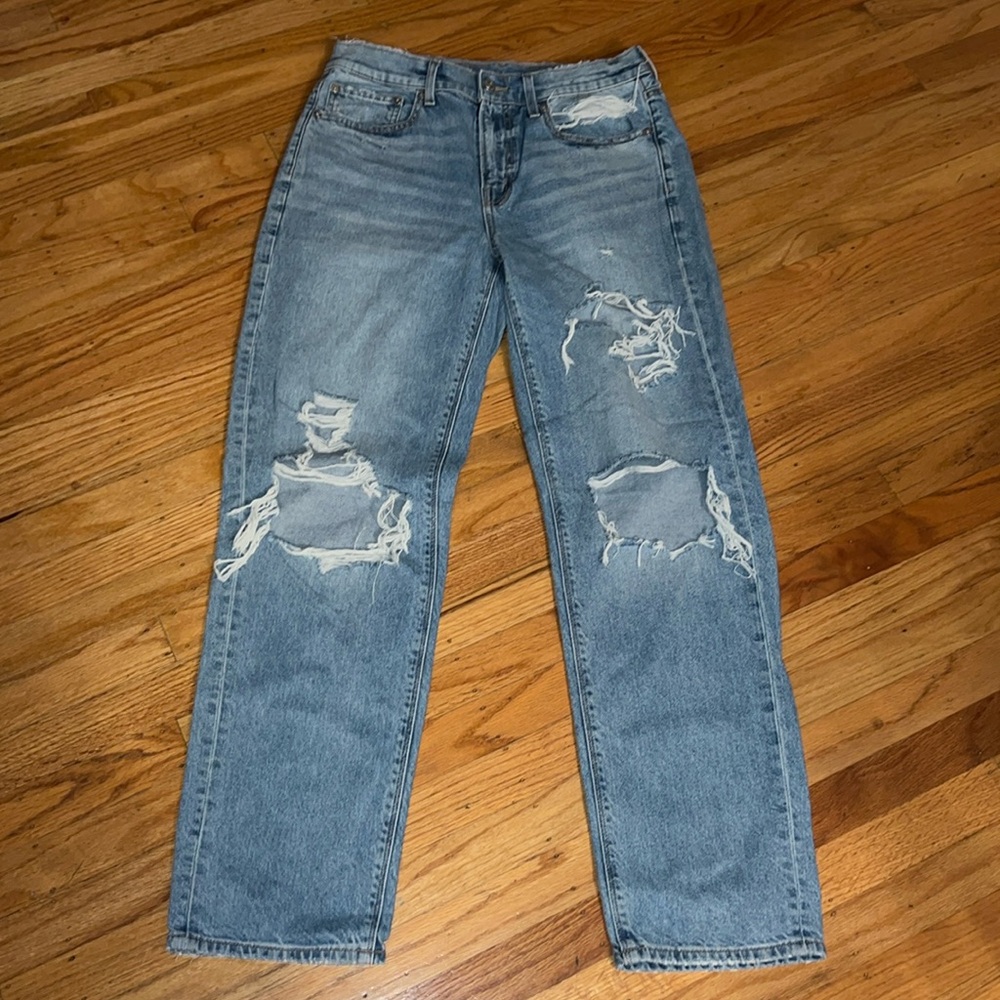 American Eagle 90s Straight Distressed Jeans